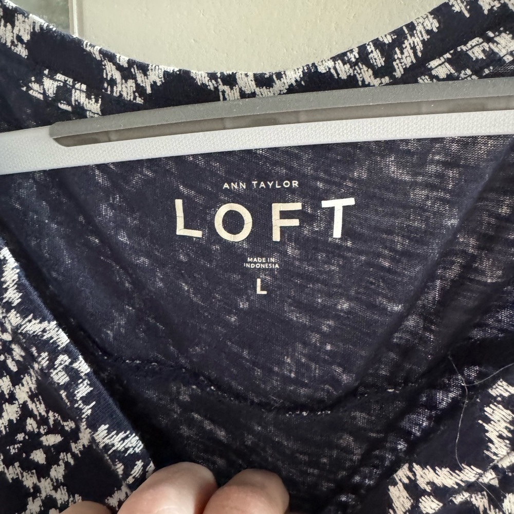 LOFT Navy and White Patterned Tank Top - Picture 4 of 6
